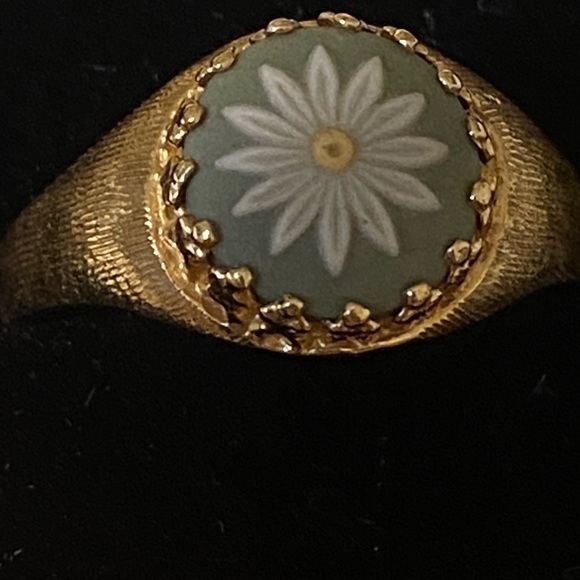 Solid 14 karat gold, green, white and yellow flower Vintage style Wedgwo… - Picture 2 of 14